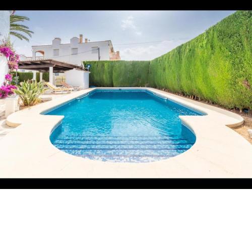 Bungalow 90m2, airco 2, Pool 5x10, Sandy Beach 200m, Wifi, Carport for 2 cars.