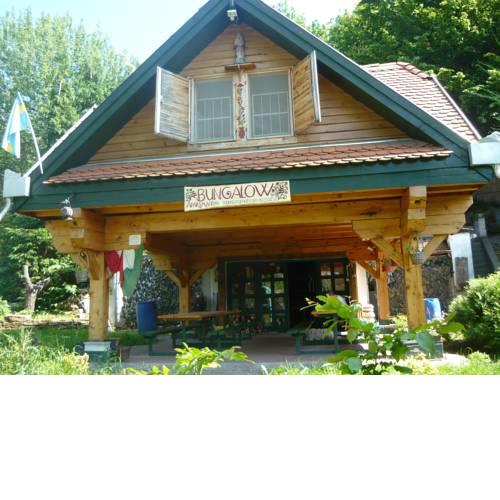 Bungalow a Szépasszonyvölgy közepén