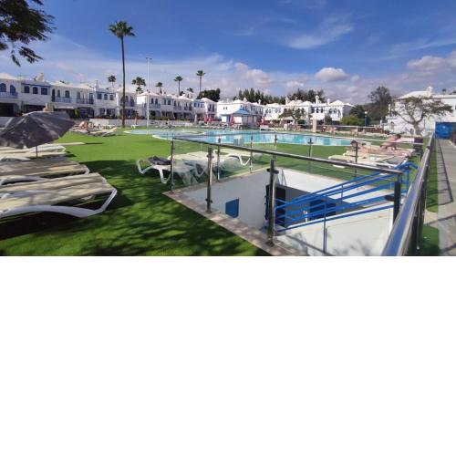 Bungalow in the sun of Maspalomas with large pool