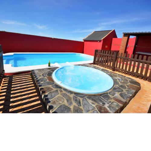 Bungalows con jacuzzi y piscina I