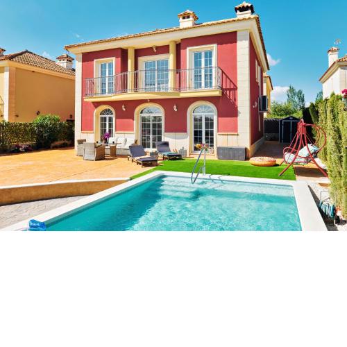 Butterfly Villa - 4 bedrooms with pool & private playground