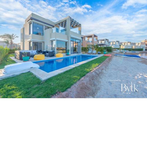 BYTK - Casa De Familia