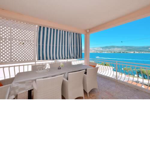 C - apt w balcony shared terrace & the sea view