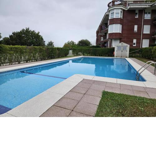 C03A02 Apartamento con piscina y garaje
