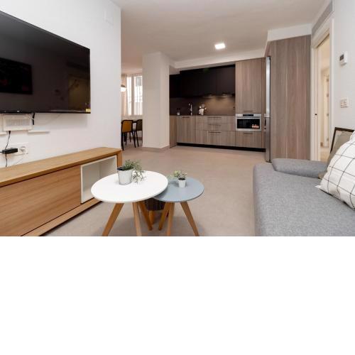 C23 Lovely 4 Bedroom close to Maria Zambrano