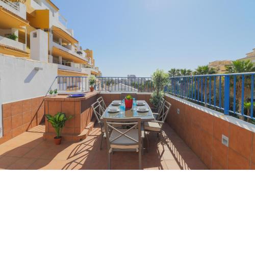 C43 - Family House with Terrace and Shared Pool