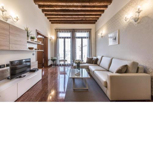 Ca' del Monastero 1 Collection Apt for 4 Guests with Balcony and Lift