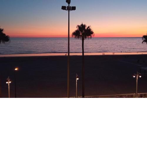 Cádiz Paseo Maritimo playa Victoria frontal mar