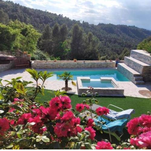 Cal Abadal - A Deluxe Privat Room in a villa with pool and jacuzzi near Barcelona