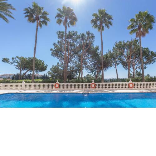Calahonda Elegance With Pool And Sea View