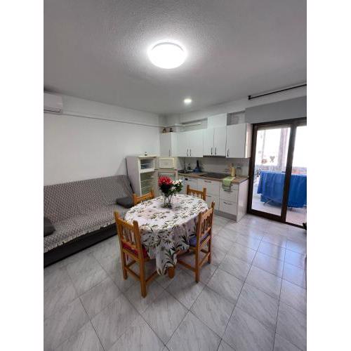 Calle Joven Pura con piscina