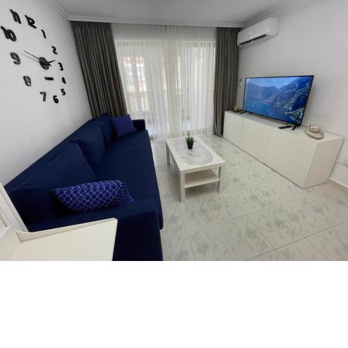 Calle Pedro Lorca Spacious Studio near Del Cura Beach , seafront with many reastoraunts, supermarket Masymas and pharmacy 24h