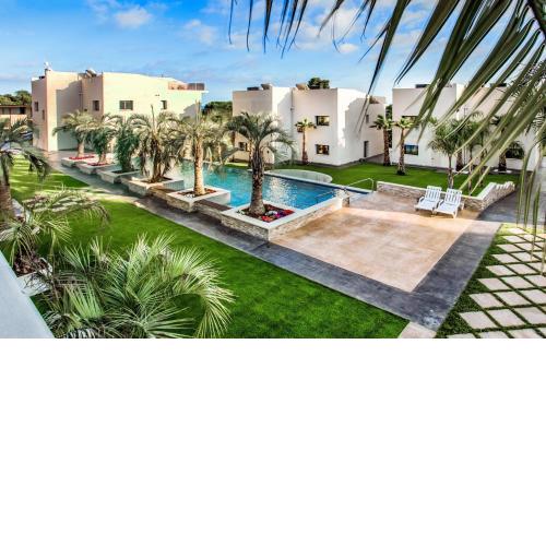 Calma - HOLIDAY VILLAS