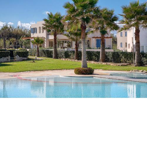Calmaliving Seaside apartments with pool