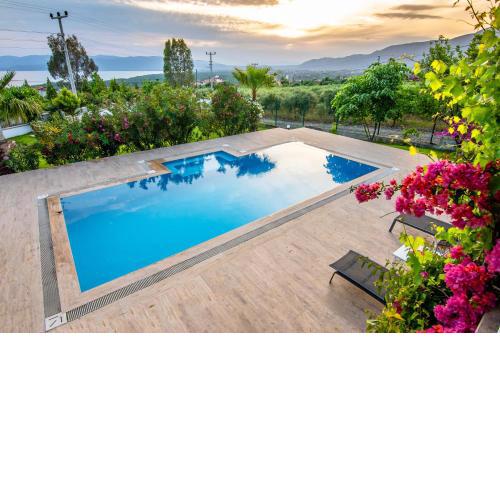 Calypso Lakeview Villas