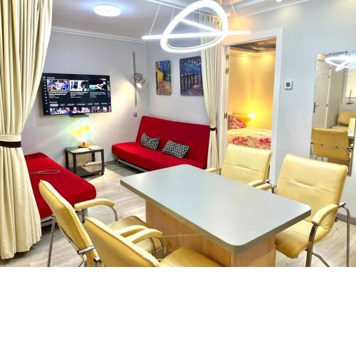 Camp Nou, Europa Fira - modern two-bedroom apartment with heating