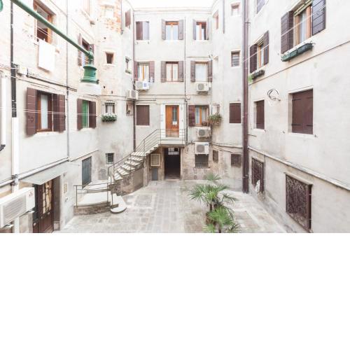 Campiello Chiesa, Venezia by Short Holidays