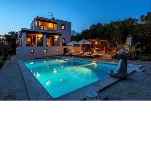 Can Mares: piscina, jardín, barbacoa y gimnasio.