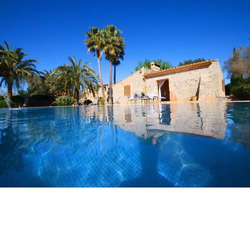 Can Rovey, pool and gardens in Inca