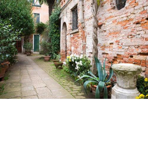 Cannaregio -Cozy and central flat with private patio