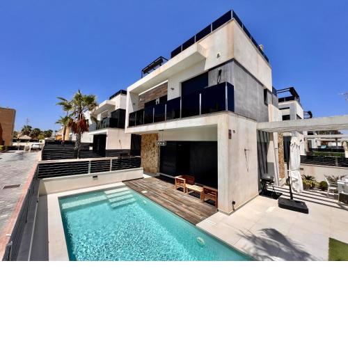 Cape villa in Cabo de Roig