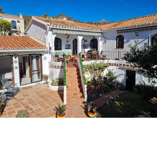 Capistrano Village, Casa Halo