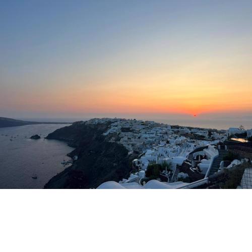 Captain John Villas Oia-Caldera View