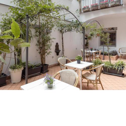 Carafa Petrucci Garden by Enjoy Napoli
