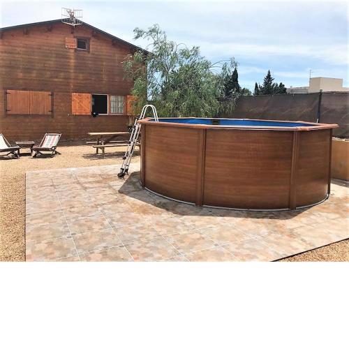 Carmeta - Casa Rural de madera con jardín, piscina privada y barbacoa
