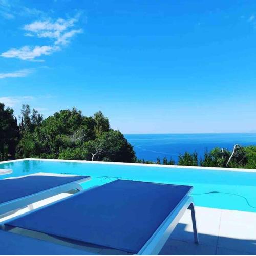 Carpe Diem Casa: infinity pool stunning views