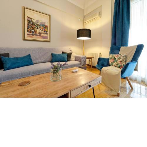 Caryatis Apartment