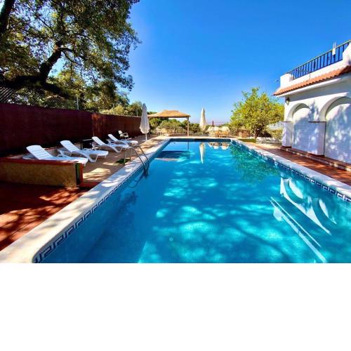 Casa 3 habitaciones y Piscina de temporada compartida - - Jacuzzi Spa No incluido -- By TrassierraRooms