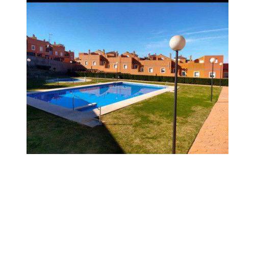 Casa adosada 3 habitaciones con piscina comunitaria