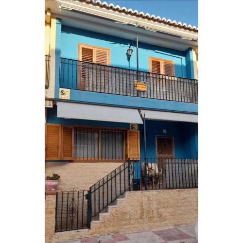 Casa adosada a 100 metros de la playa de Puzol con AC y chimenea