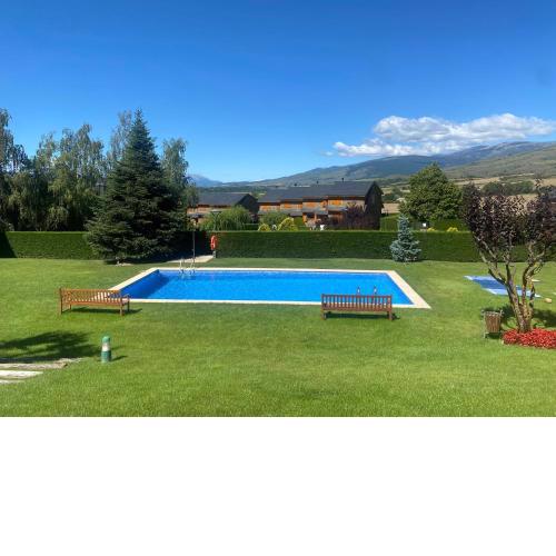 Casa adosada con piscina en Llivia