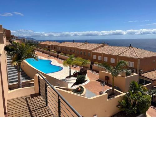 Casa Adosada de lujo con piscina y vistas al mar