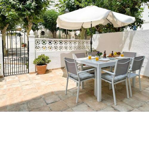 Casa Alkabir. Relax y piscina cerca de la playa.