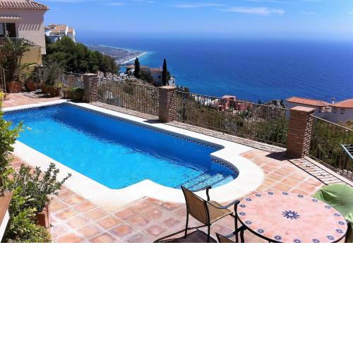 Casa Amarilla