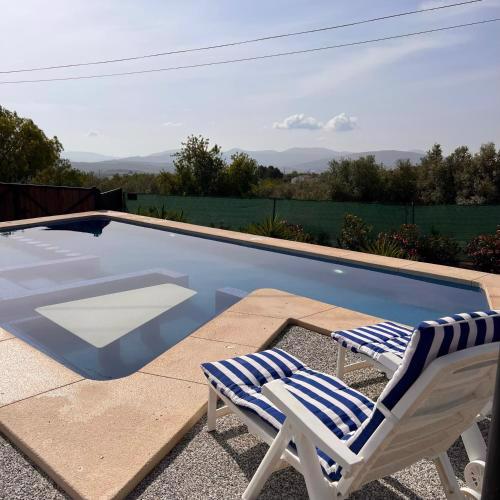 Casa Amor - Casa Esmeralda - 3 Bedroom Apartment with Shared Pool & Jacuzzi Close to Parque Regional Sierra del Carche, hiking trails & striking views