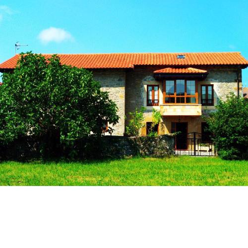 CASA AMPLIA CON JARDÍN Y APARCAMIENTO G-100147