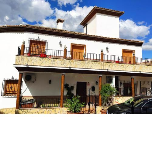 Casa amplia con terraza en La Viñuela