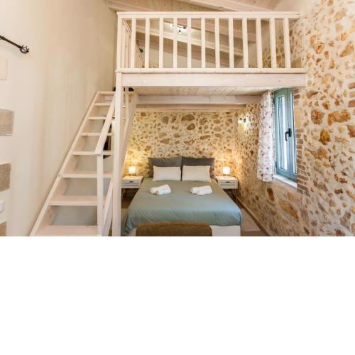 Casa Athelia: Traditional Home, Local Neighborhood