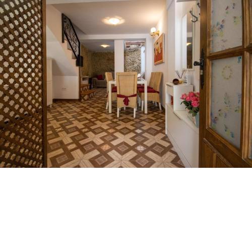 Casa Aveda ( En la Roca)