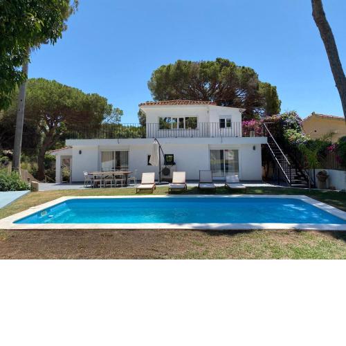 Casa Bahari - Private pool, BBQ, 4BR, 5min to beach