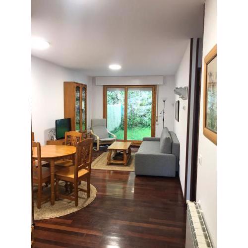Casa Buganvilla. Apartamento con jardín, a 100 metros del centro.