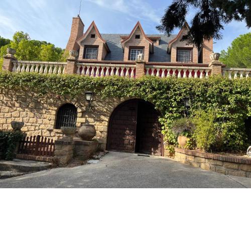 Casa campo en Madrid con piscina y padel