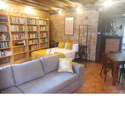 CASA CHUSCO, un rincón encantador. Junto a Portales.