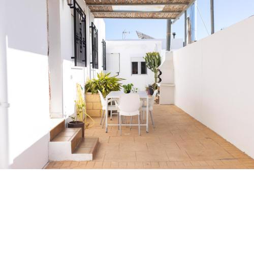 Casa Clara vivienda con patio exterior y barbacoa
