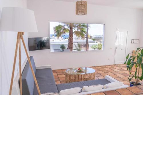Casa Cocomar, oasis de paz en el mar de lava de Lanzarote.