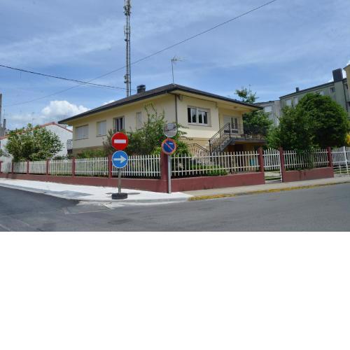 Casa completa e independiente en centro de Melide